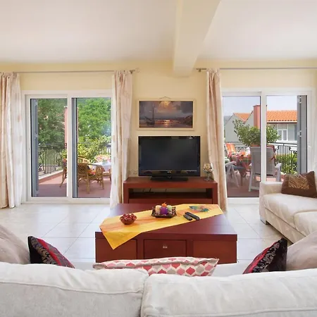 Stella's Place Tatil Evi Karavomylos