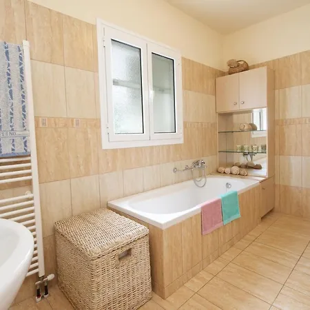 Stella's Place Tatil Evi Karavomylos